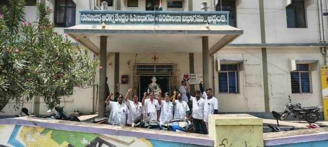 వైద్య ఆరోగ్యశాఖ ఔట్సోర్సింగ్ సిబ్బంది పెన్ డౌన్.