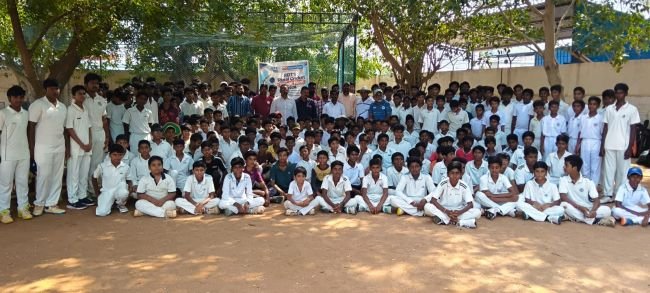 యువ క్రికెటర్లు అవకాశాలను సద్వినియోగం చేసుకోవాలి అనంతలో ముగిసిన ఆర్డిటి గ్రామీణ క్రికెట్ ప్రతిభాన్వేషణ జిల్లావ్యాప్తంగా 2 వేల మందికి పైగా హాజరు.. చరిత్రలో రికార్డు