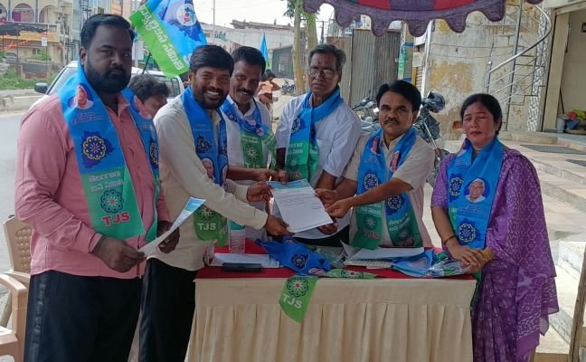 టీజేఎస్‌లో చేరికల జోరు