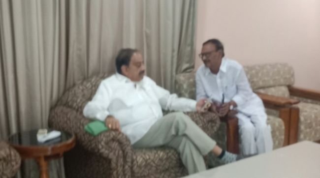 మంత్రి తుమ్మలకు వేంసూరు రైతుల విజ్ఞప్తి 