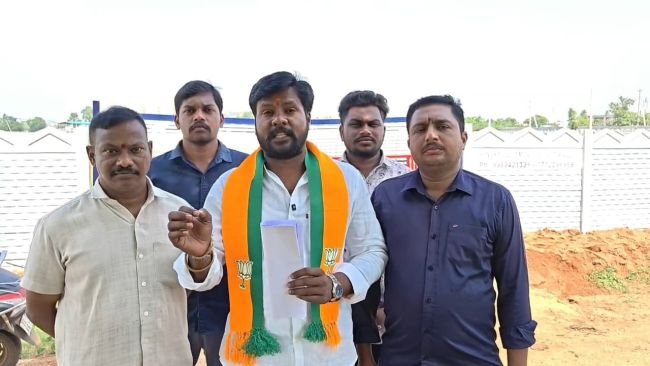 ఖాళీ  ప్రదేశానికి ఏ విధంగా ఇంటి నెంబర్లు ఎలా ఇస్తారు  బిజెపి పట్టణ అధ్యక్షుడు కర్రే ప్రవీణ్