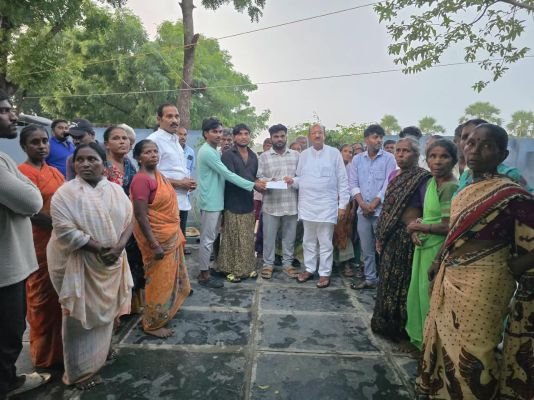 మృతులకుటుంబాలకు కంచి పరమేశ్వర రెడ్డి 80వేల ఆర్థిక సాయం 