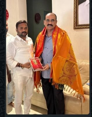 దసరా ఉత్సవాలకు బాలినేని శ్రీనివాసులు రెడ్డిని  ఆహ్వానించిన వేణుగోపాల్ రెడ్డి