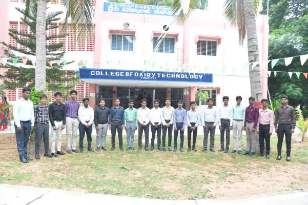 అభివృద్ధి పథంలో డైరీ టెక్నాలజీ కళాశాల  -రికార్డు స్థాయిలో 2026లో ప్రవేశాలు