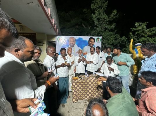 కూటమి హామీలన్నీ నీటి మూటలే.. ప్రజలకు వాస్తవాలు వివరించాలి.  స్థానిక ఎన్నికలకు పార్టీ శ్రేణులు సిద్ధం కావాలి: తన్నీరు నాగేశ్వరరావు  పార్టీ కార్యకర్తలకు ఐడీ కార్డుల పంపిణీ