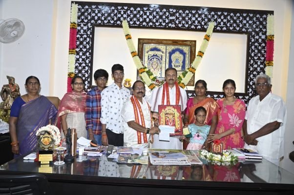 అన్నదానానికి రూ.1,00,116 విరాళం