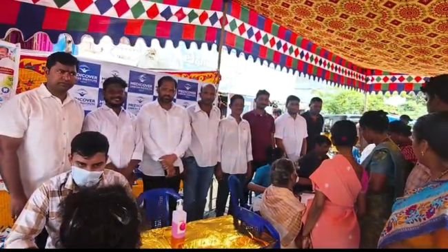 నరవ గ్రామంలో శ్రీ సండ్రాని రవికుమార్ జ్ఞాపకార్థం ఉచిత మెగా మెడికల్ క్యాంప్