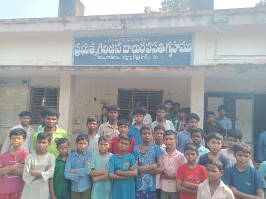 ఎస్టి బాయ్స్ హాస్టల్ విద్యార్థులను చితకబాదిన వార్డెన్