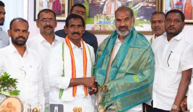 ప్రభుత్వ విప్ ఆది శ్రీనివాస్ కు కృతఙ్ఞతలు తెలిపిన నూతన పాక్స్ చైర్మన్లు 