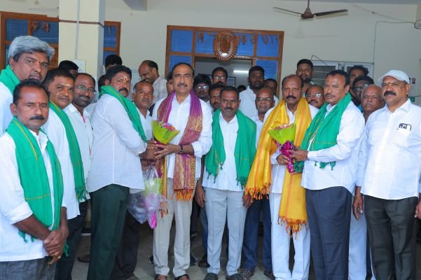 ప్యాక్స్ నూతన కార్యవర్గానికి ఎమ్మెల్యే సన్మానం