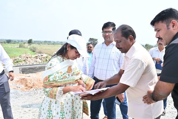 డ్రోన్ సిటీ ఫేజ్  ఫేజ్–1 పనులను వేగవంతంగా పూర్తి చేయాలి*  *జిల్లా కలెక్టర్ డా.ఏ.సిరి*