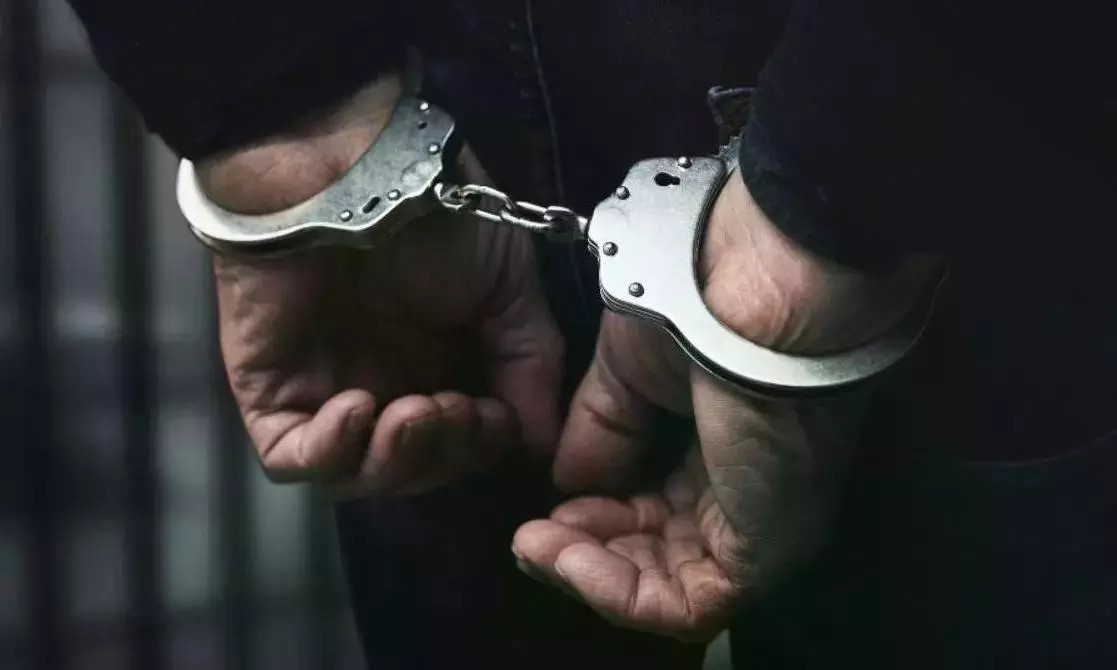 మహిళా ఎస్సై కుటుంబానికి ఆకతాయిల వేధింపులు