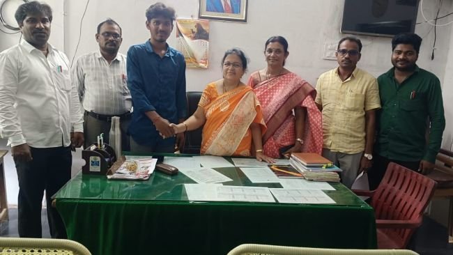 రాష్ట్ర స్థాయి పోటీలకు ఎంపికైన ప్రభుత్వ జూనియర్ కళాశాల విద్యార్థి మహేంద్ర