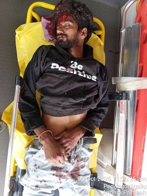 హైవే లో రోడ్డు ప్రమాదం.. ఒకరికి తీవ్రగాయాలు.