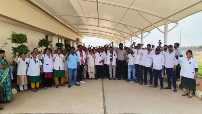 కాంట్రాక్ట్‌ ఉద్యోగులను రెగ్యులరైజ్‌ చేయాలి