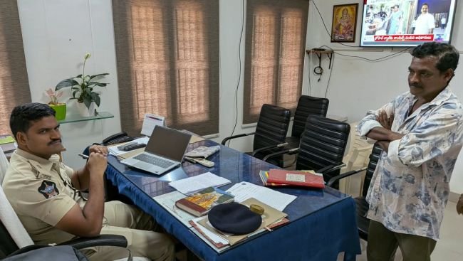పోలీసు శిక్షణ కళాశాలలో శిక్షణ పూర్తి చేసుకున్న సుమారు 184 మంది పోలీసు సిబ్బందికి సమాచార దీపికలు పంపిణీ కార్యక్రమం నిర్వహించారు.