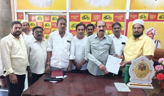 హిందూ స్మశాన వాటికను అభివృద్ధి చేసి, కంచె ఏర్పాటు చేయాలని  రాష్ట్ర మంత్రి ఎన్‌ఎండి ఫరూక్‌కు వినతి