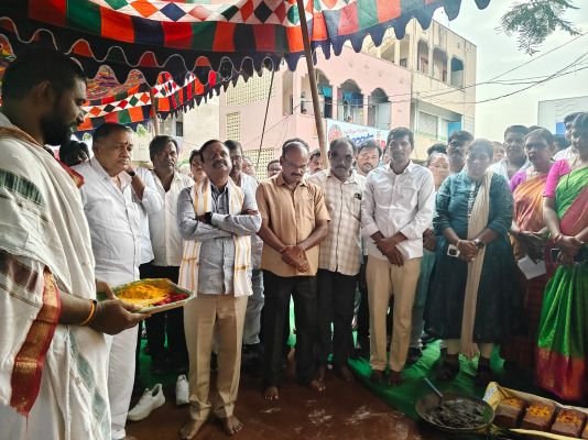 సిసి రోడ్డు శంకుస్థాపన