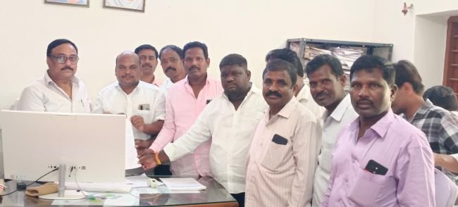120 మంది నిరుపేదలకు భూమి చూపించాలని తహసీల్దార్ కు వినతి 