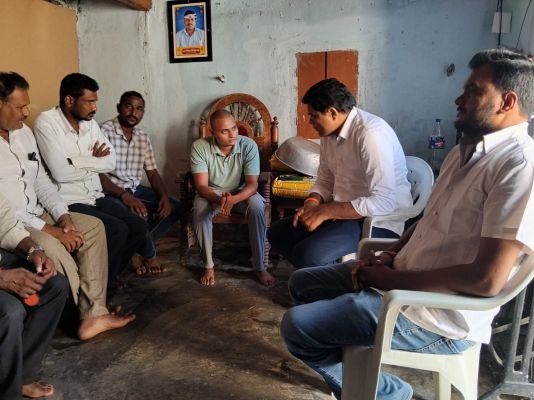 బాధిత కుటుంబాన్ని పరామర్శించిన నడిపెల్లి విజిత్ కుమార్