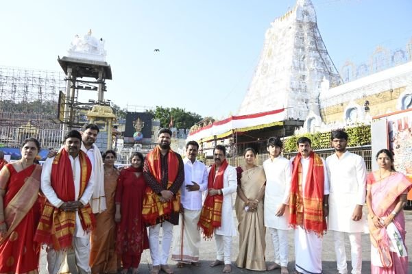 తిరుమలలో శ్రీవారిని దర్శించుకున్న ఏపీ ఎఫ్‌డీసీ చైర్మన్ భరత్ భూషణ్.. త్వరలోనే నంది అవార్డుల ప్రదానోత్సవం!