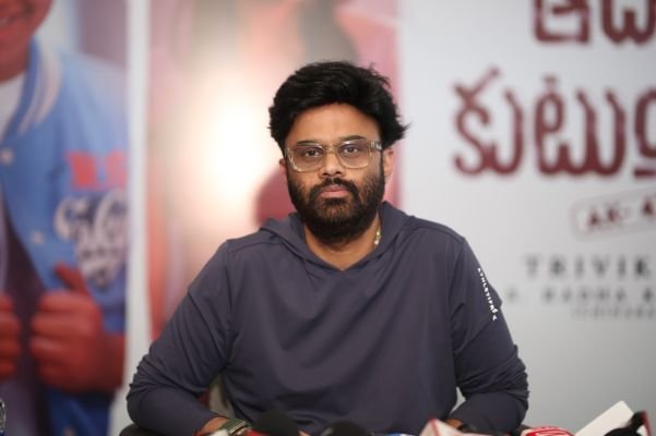 వాయిదా పడిన వెంకటేష్, త్రివిక్రమ్ ‘ఆదర్శ కుటుంబం’.. ఆలస్యంగా వచ్చినా అభిమానులకు పూర్తి సంతృప్తి: నిర్మాత నాగవంశీ