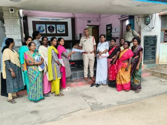 వాల్మీకిపురంలో VOల నిర్వహణపై అవకతవకల ఆరోపణలు