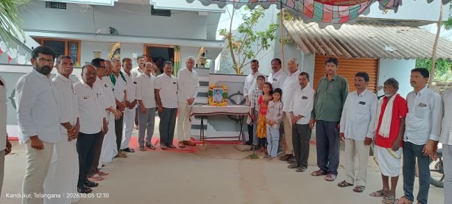 బందగి మరణం తీరనిలోటు. సిపిఐ జాతీయ కార్యదర్శి పల్లా వెంకటరెడ్డి, ఎమ్మెల్సీ నెల్లికంటి సత్యం.                                   డిండి. మేజర్ న్యూస్ :   బంధకి అకాల మరణం వారి కుటుంబానికి స్థానిక పార్టీకి తీరనిలోటని దాన్ని ఎవరూ పూడ్చలేరని సిపిఐ జాతీయ కార్యదర్శి వల్ల వెంకటరెడ్డి,  ఎమ్మెల్సీ నెల్లికంటి సత్