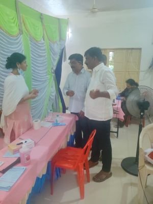 కసునూరులో మెడికల్ కంపెనీ సందర్శించిన బీటెక్ రవి