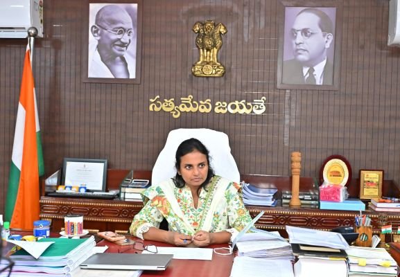 పరిశ్రమల స్థాపనలో వేగం పెంచాలి*  *జిల్లా కలెక్టర్ డా.ఏ.సిరి*