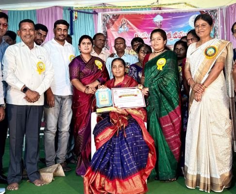 ధర్మబద్ధంగా విద్యను బోధించేది గురువులే