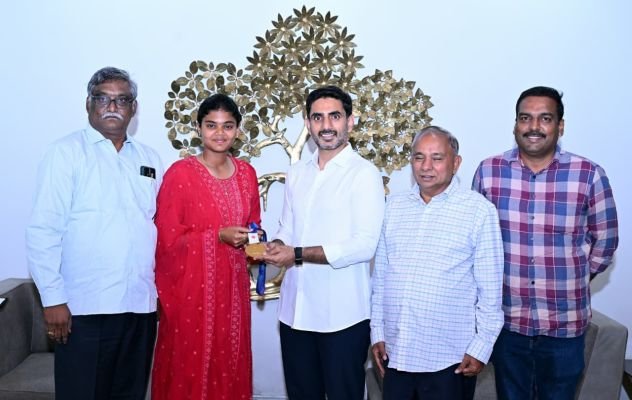 మంత్రి లోకేష్‌ను కలిసిన ప్రఖ్యాత ఆర్చర్ జ్యోతి సురేఖ