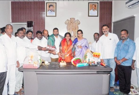 చైర్‌పర్సన్‌ పావని జన్మదిన వేడుకలు