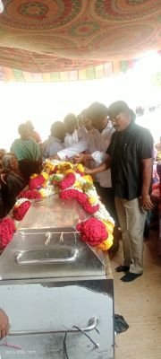 రోడ్డు ప్రమాదంలో మృతి చెందిన వైసిపి నాయకుడికి కుమారుడికి నివాళులర్పించిన మాజీ ఎంపీ తలారి రంగయ్య.