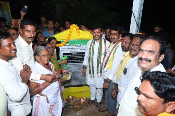 అభివృద్ధి పనుల శంకుస్థాపన.. 