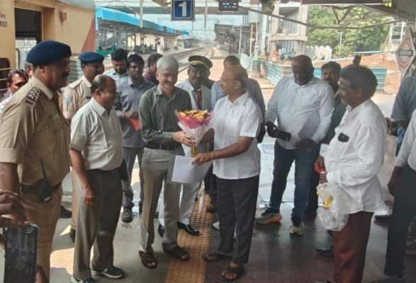 తాడేపల్లిగూడెం రైల్వే స్టేషన్ సందర్శించిన విజయవాడ డివిజనల్ రైల్వే మేనేజర్ 