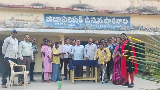 ఆయా కుటుంబానికి ఉపాధ్యాయుల ఆపన్నహస్తం