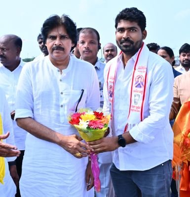డిప్యూటీ సీఎం పవన్ కళ్యాణ్ దృష్టికి పారిశుద్ధ్య కార్మికుల సమస్యలు
