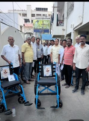 10 వీల్‌చైర్ల ఉచిత పంపిణీ