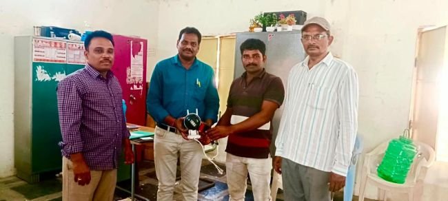 ఆకతాయిల ఆగడాలకు చెక్‌.. పాఠశాలలో సీసీ కెమెరాలు