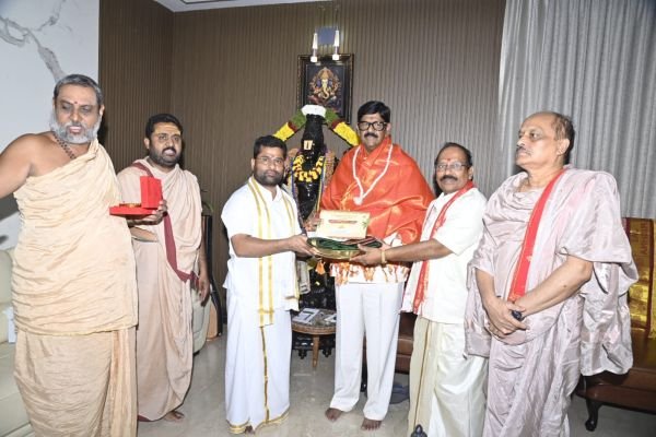 శ్రీదేవి శరన్నవరాత్రి ఉత్సవాలకు మంత్రి ఆనం రామనారాయణ రెడ్డికి ఆహ్వానం 