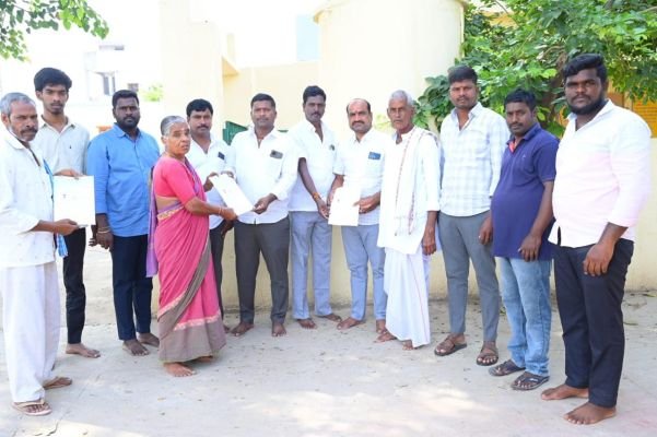 సీఎం రిలీఫ్ ఫండ్ చెక్కుల పంపిణీ