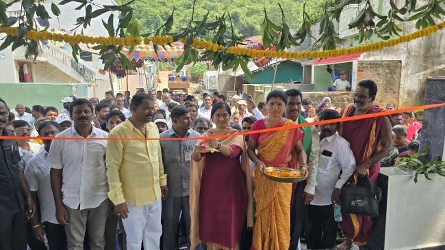 లొద్దబద్రలో రూ.41 లక్షలతో నిర్మించిన విలేజ్ హెల్త్ క్లినిక్, సామాజిక భవనం ప్రారంభించిన పలాస ఎమ్మెల్యే గౌతు శిరీష