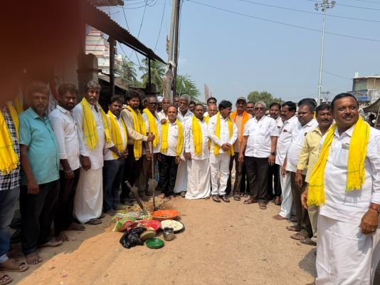హొళగుందలో సీసీ రోడ్లు ప్రారంభం 