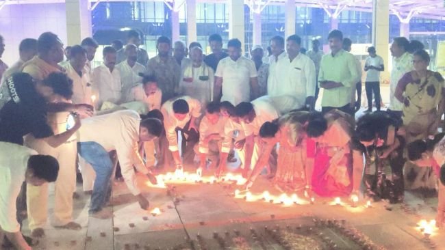 ఆశీర్వాద దీపం వెలిగించిన ఎమ్మెల్యే