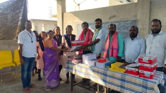 విద్యార్థులకు హేట్రో డ్రగ్స్ సహకారం అభినందనీయం