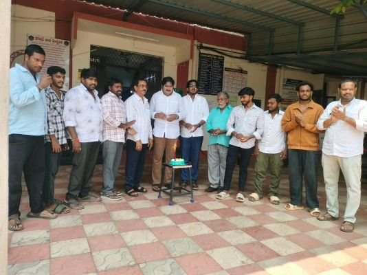 తండ్రి అడుగుజాడల్లో తనయుడు.. జక్కంపూడి రాజా సేవా స్ఫూర్తి
