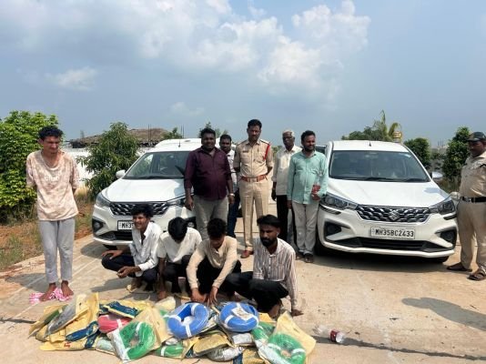 అంతరాష్ట్ర దొంగల ముఠా అరెస్ట్‌..   రూ.5 లక్షల సొత్తు, రెండు కార్లు స్వాధీనం
