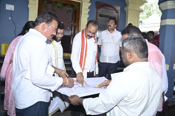 దసరా ఏర్పాట్లపై దేవాదాయ కమిషనర్ క్షేత్రస్థాయి పరిశీలన