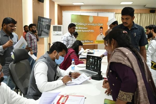 ప్రజా సమస్యలపై అధికారులు ప్రత్యేక  సత్వర పరిష్కారానికి చర్యలు తీసుకోవాలి..జిల్లా కలెక్టర్  మహేష్ కుమార్..
